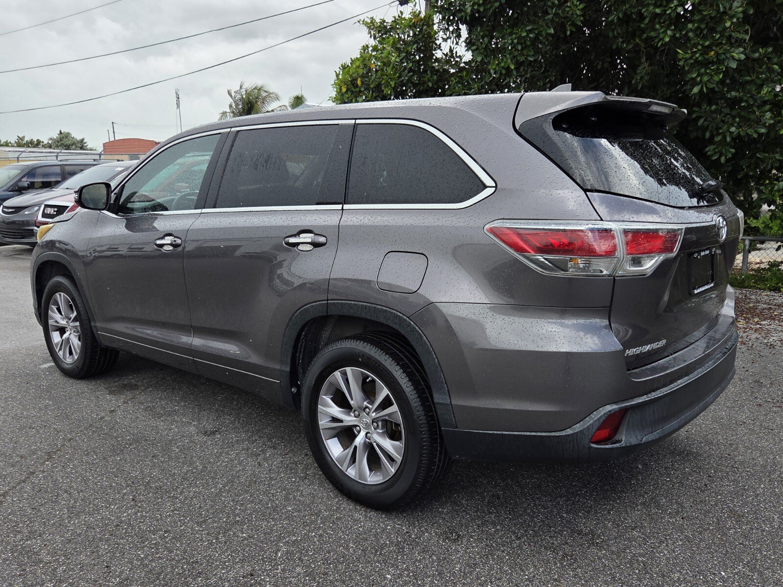 Used 2015 Toyota Highlander Plus FWD image 3