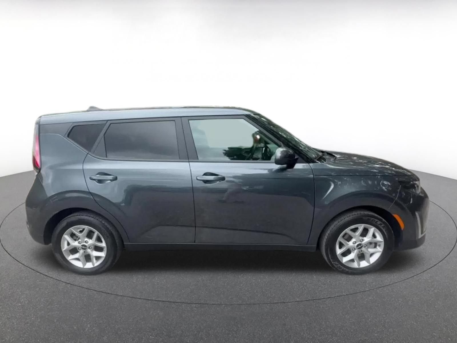 Used 2025 Kia Soul LX w/ LX Technology Package FWD image 16