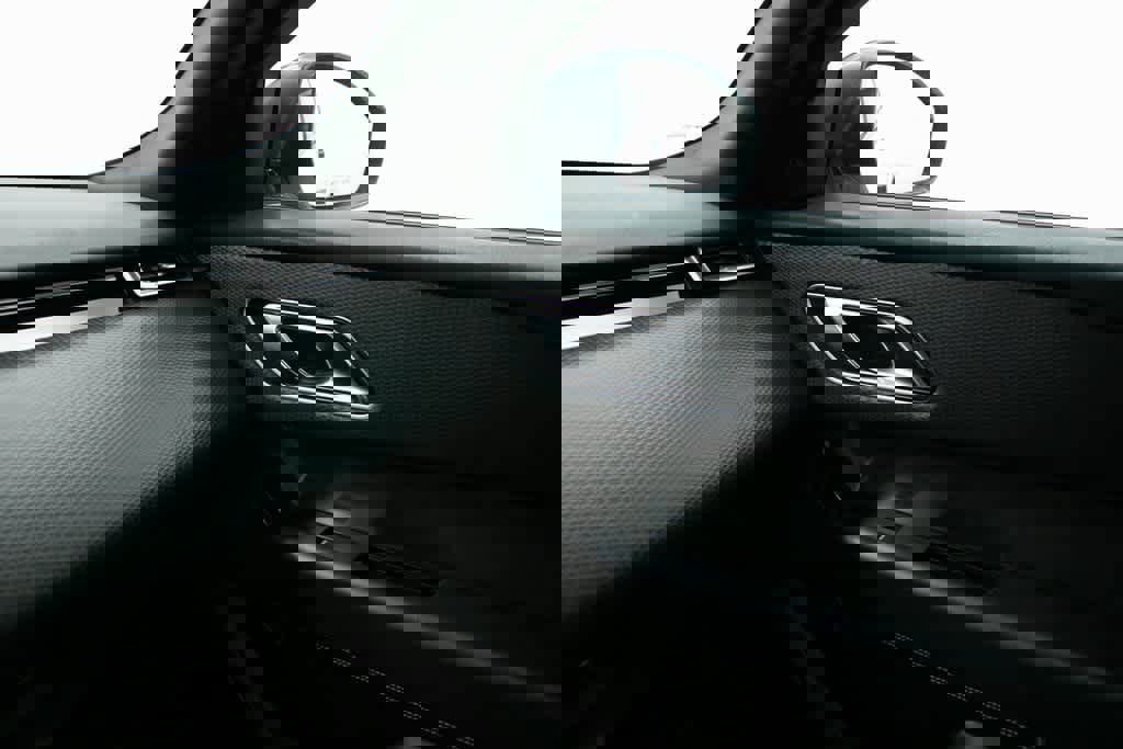 Used 2018 Land Rover Range Rover Velar S image 25