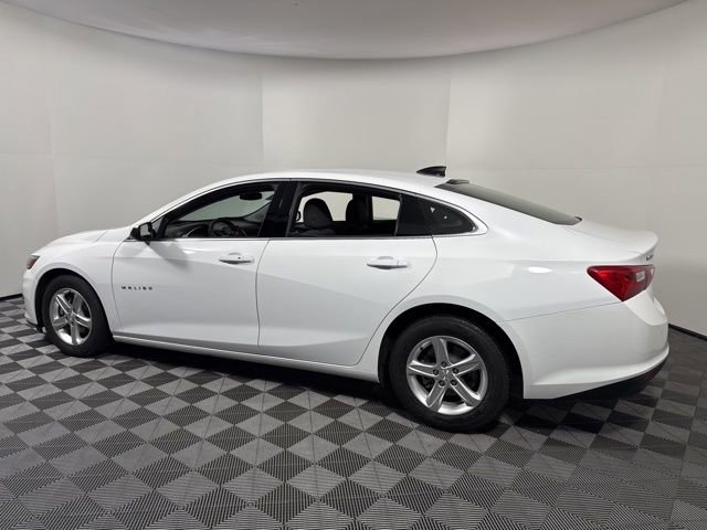 Used 2023 Chevrolet Malibu LS w/ Driver Confidence Package image 4
