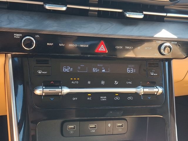 Certified 2024 Kia Carnival EX FWD image 16