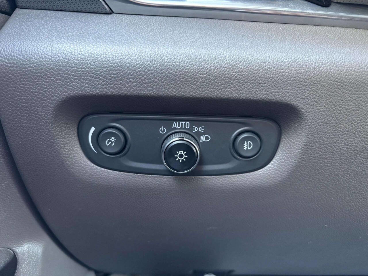 Used 2018 Chevrolet Traverse Premier image 37