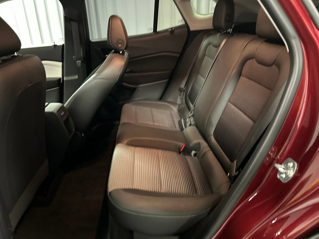 Used 2025 Chevrolet Trax LT w/ LT Convenience Package FWD image 21