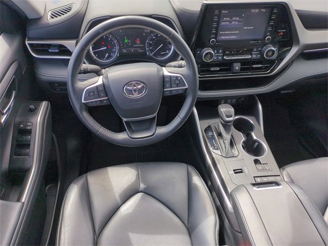 Used 2022 Toyota Highlander XLE image 16