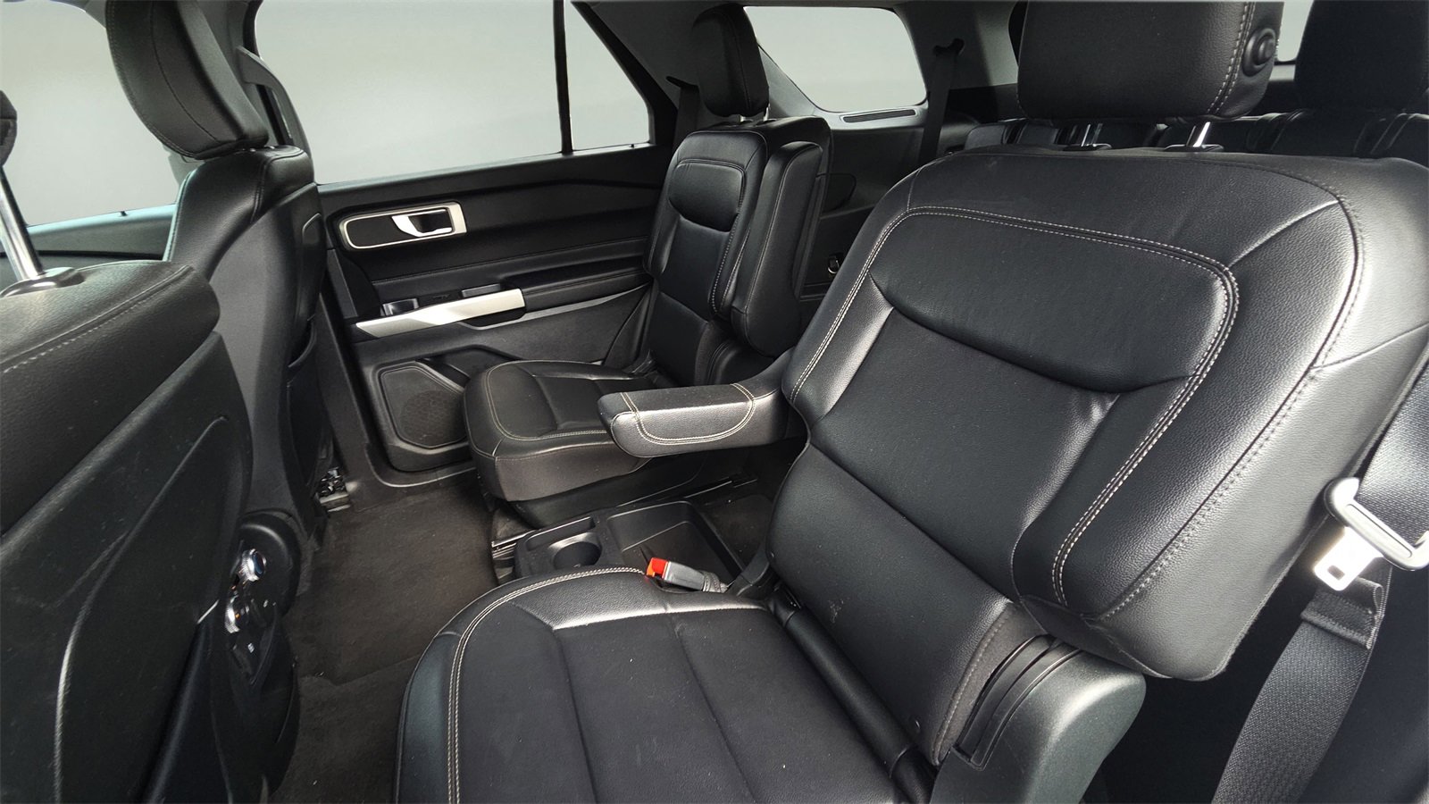 Used 2020 Ford Explorer XLT w/ Equipment Group 202A image 26