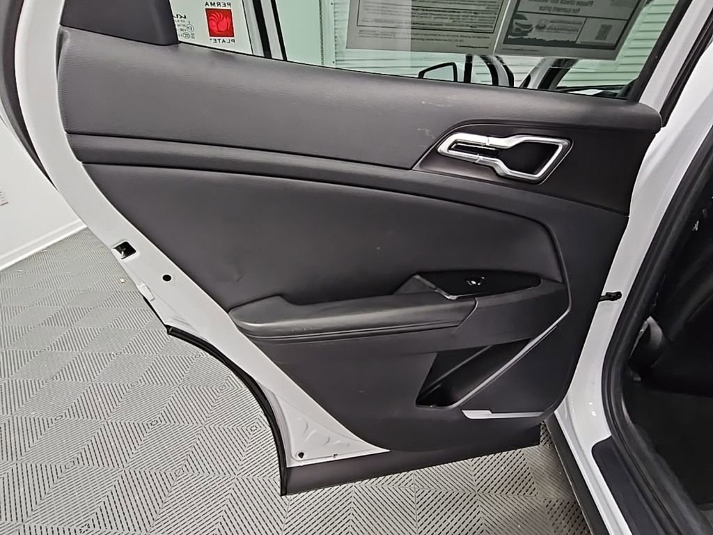 Used 2023 Kia Sportage EX FWD image 33