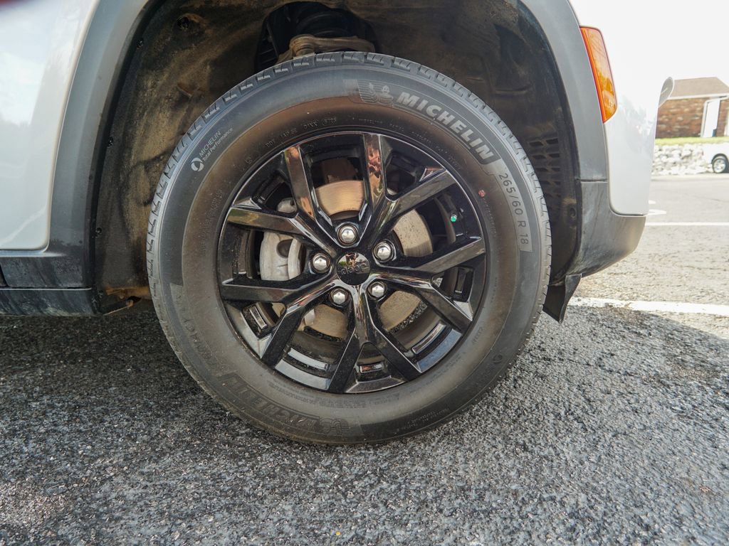 Used 2024 Jeep Grand Cherokee Altitude AWD/4WD image 12