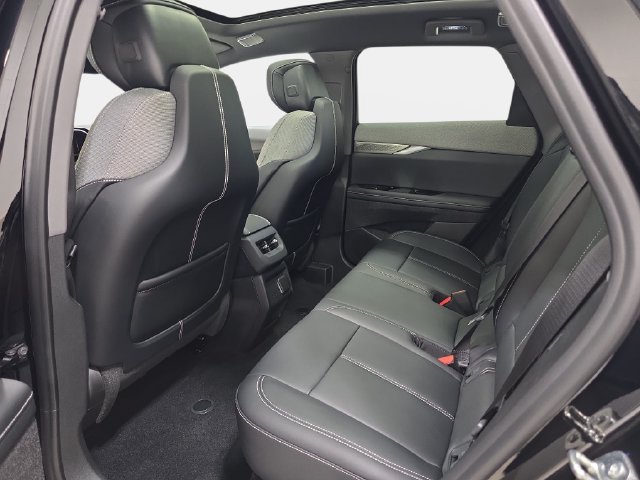 New 2027 Cadillac Optiq Luxury w/ LPO, Floor Liner Package AWD/4WD image 10