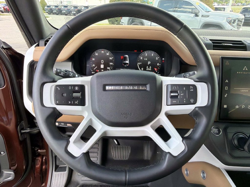 Used 2026 Land Rover Defender 130 X-Dynamic SE AWD/4WD image 29