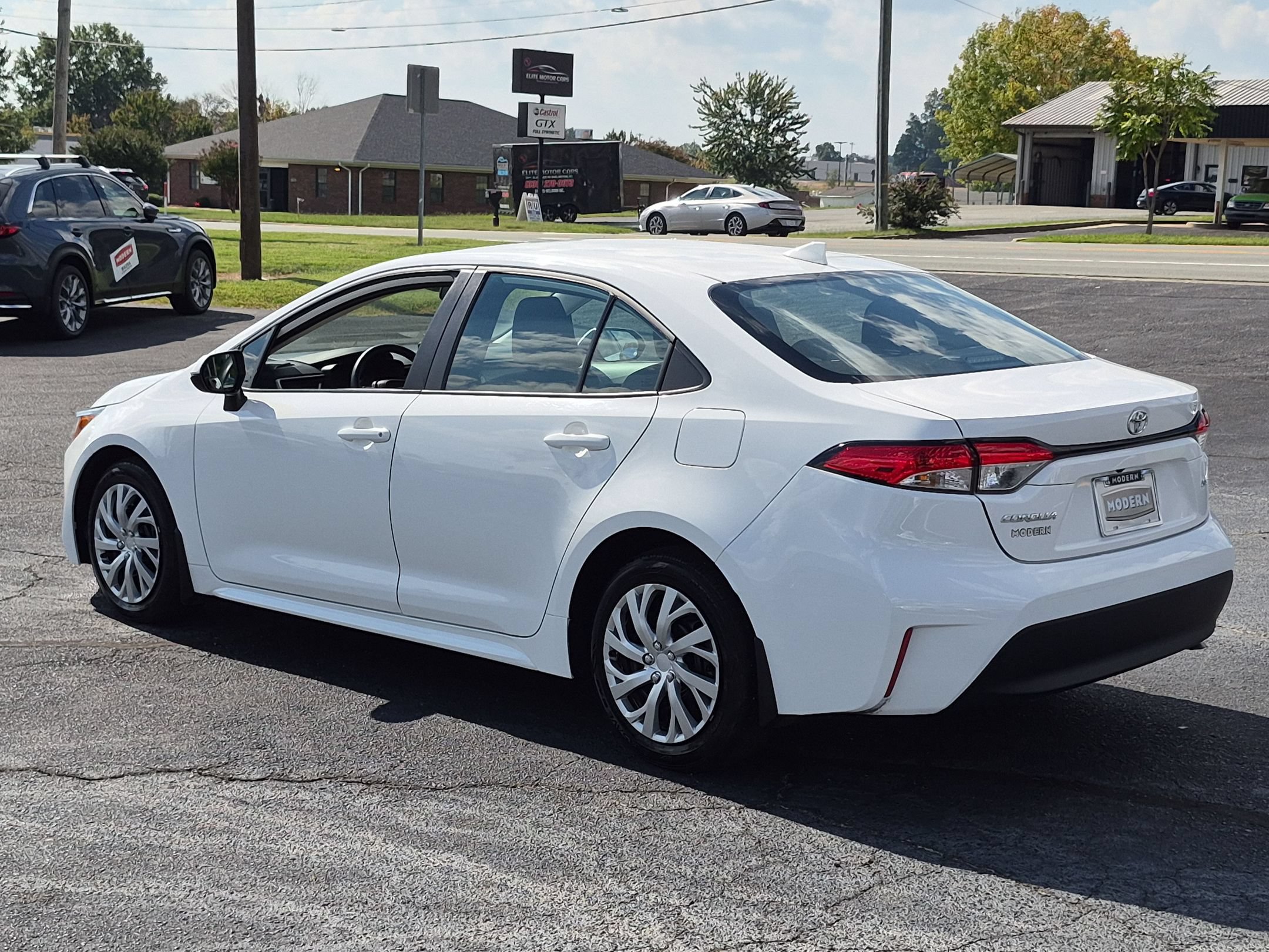 Used 2025 Toyota Corolla LE FWD image 3