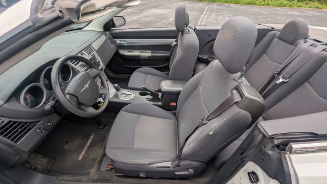 Used 2010 Chrysler Sebring Touring FWD image 18