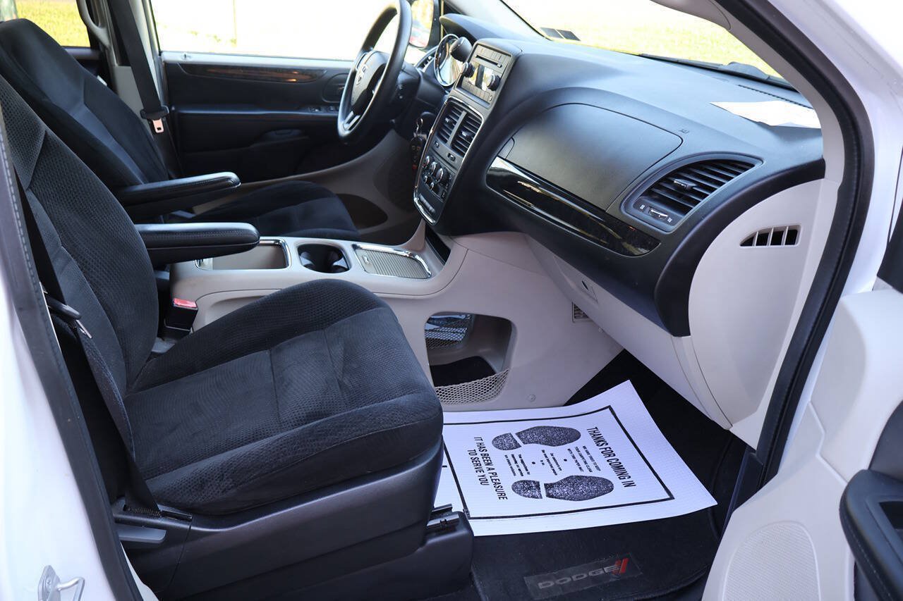 Used 2014 Dodge Grand Caravan SXT FWD image 20