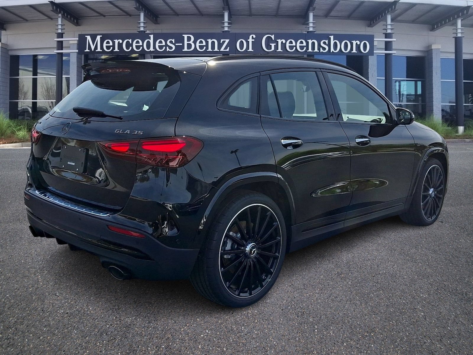 New 2026 Mercedes-Benz GLA 35 AMG 4MATIC image 3