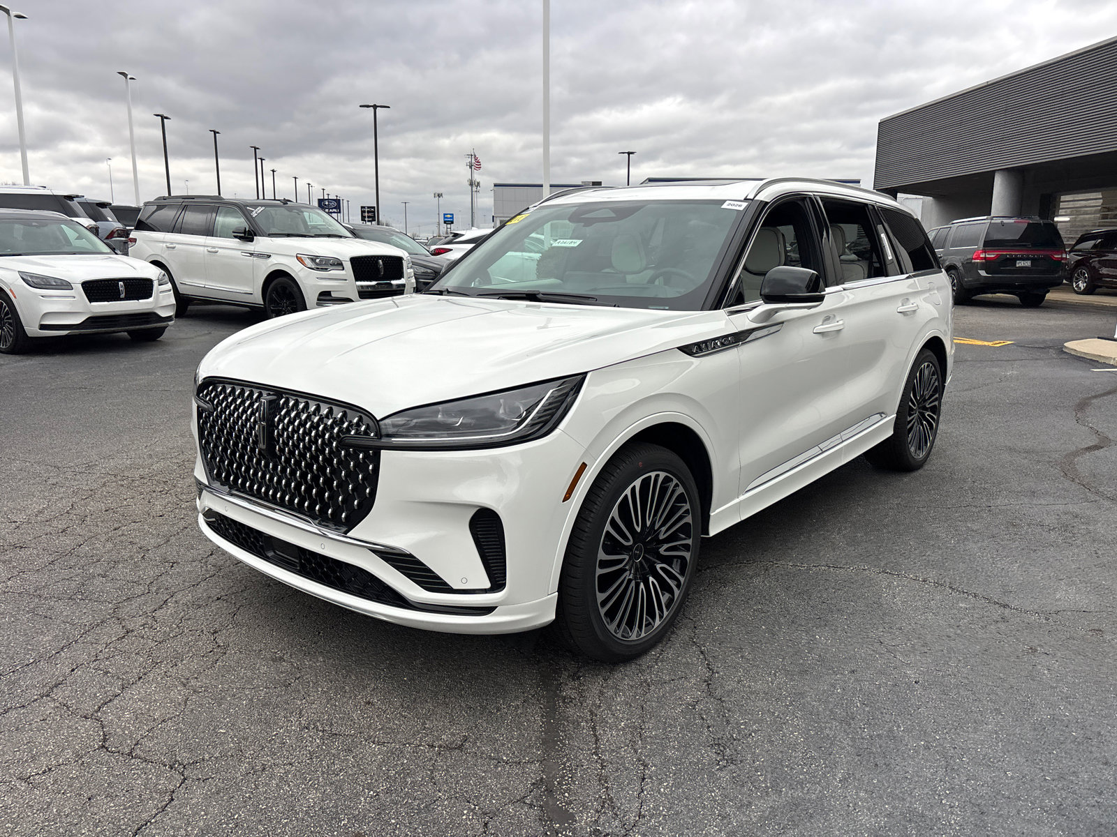 New 2026 Lincoln Aviator Black Label w/ Dynamic Handling Package image 3
