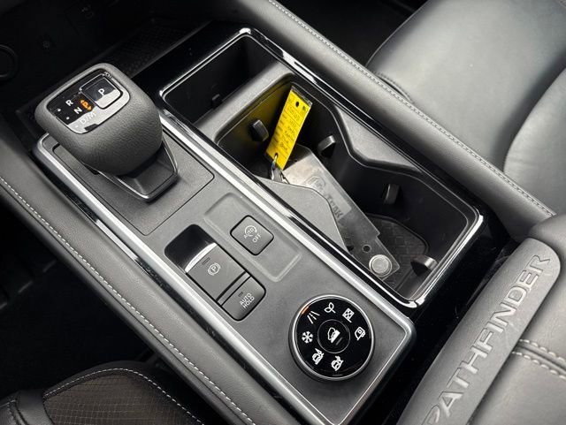 Used 2024 Nissan Pathfinder SL AWD/4WD image 31