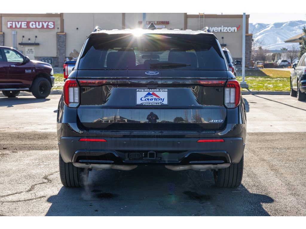 Used 2025 Ford Explorer ST-Line w/ ST-Line Street Pack image 4