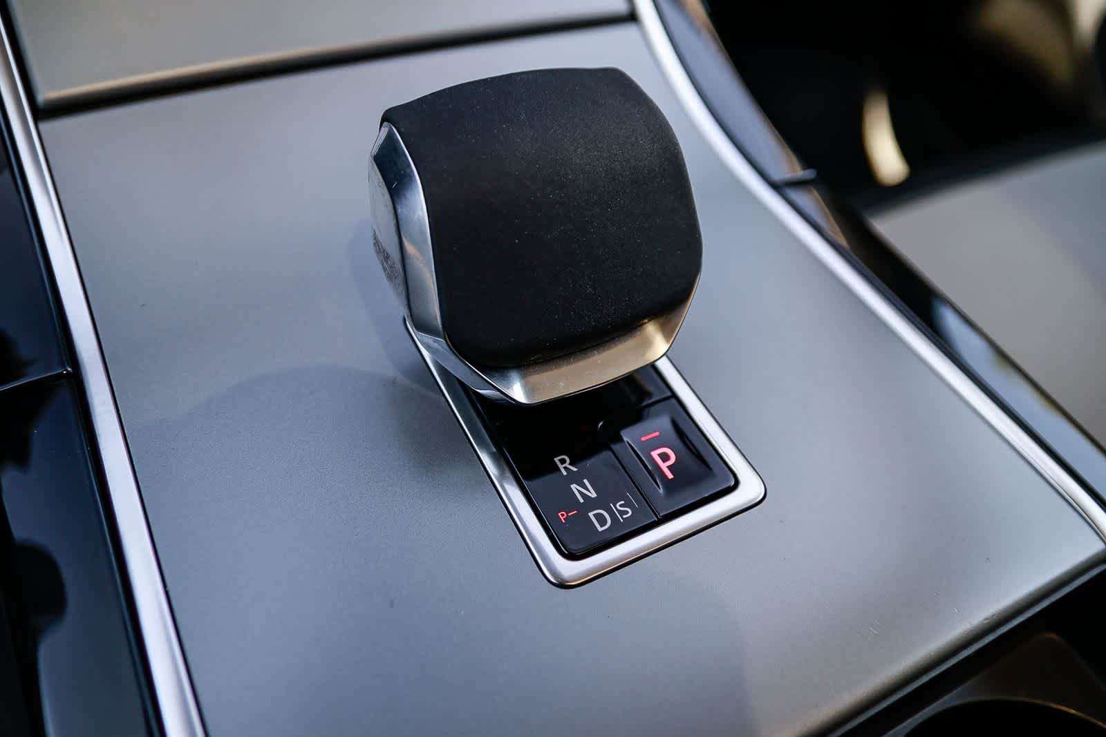 Used 2025 Land Rover Range Rover Velar S image 24