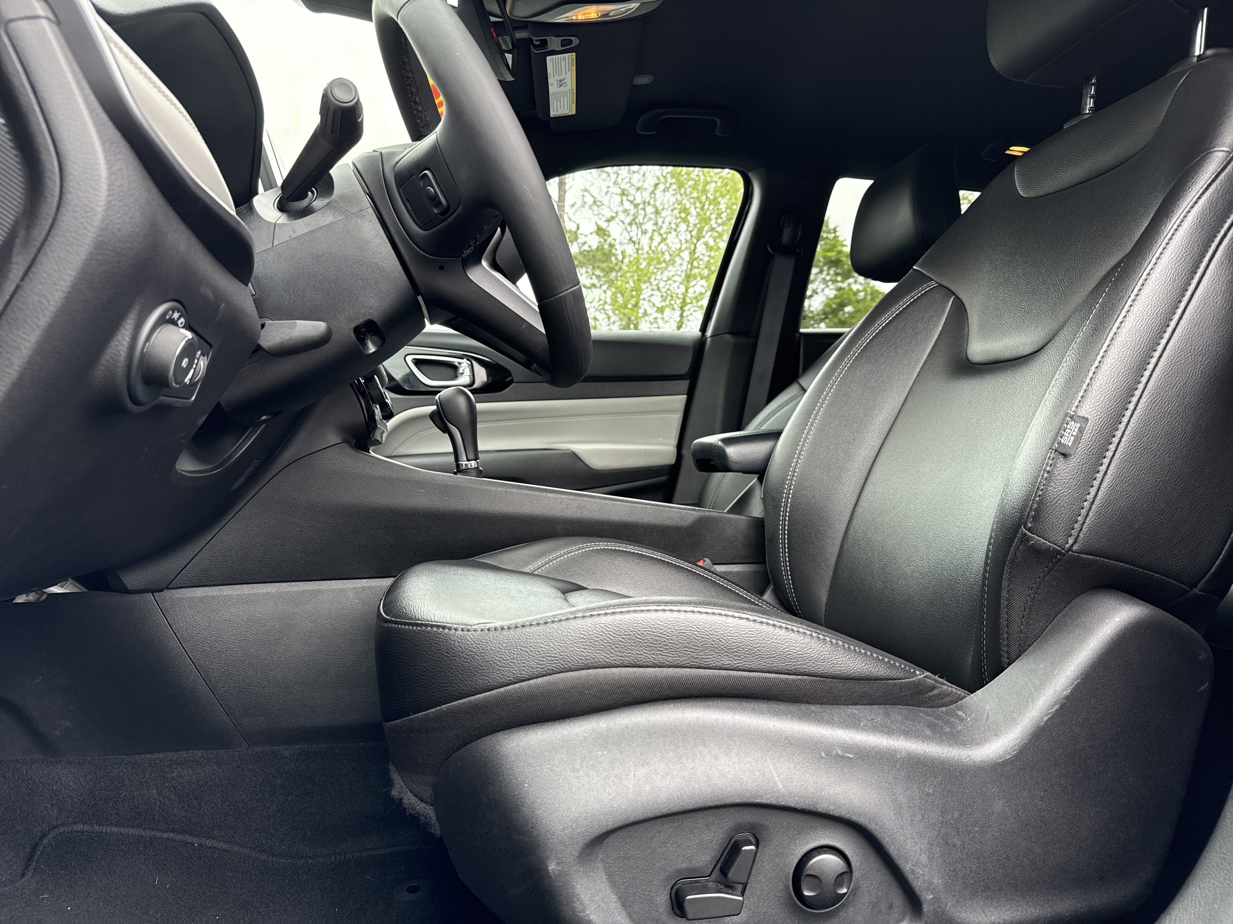 Used 2025 Jeep Compass Limited image 15