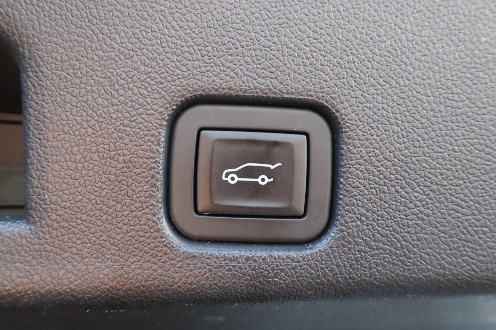Used 2025 Chevrolet Traverse LT w/ Enhanced Driving Package AWD/4WD image 39