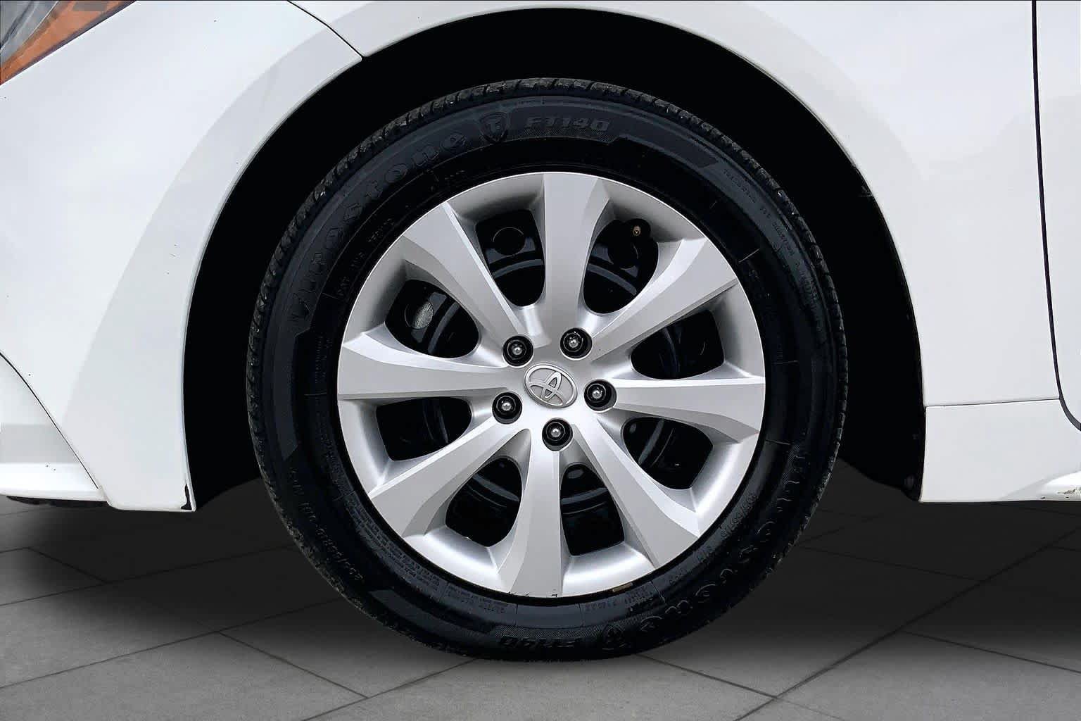Used 2025 Toyota Corolla LE FWD image 11