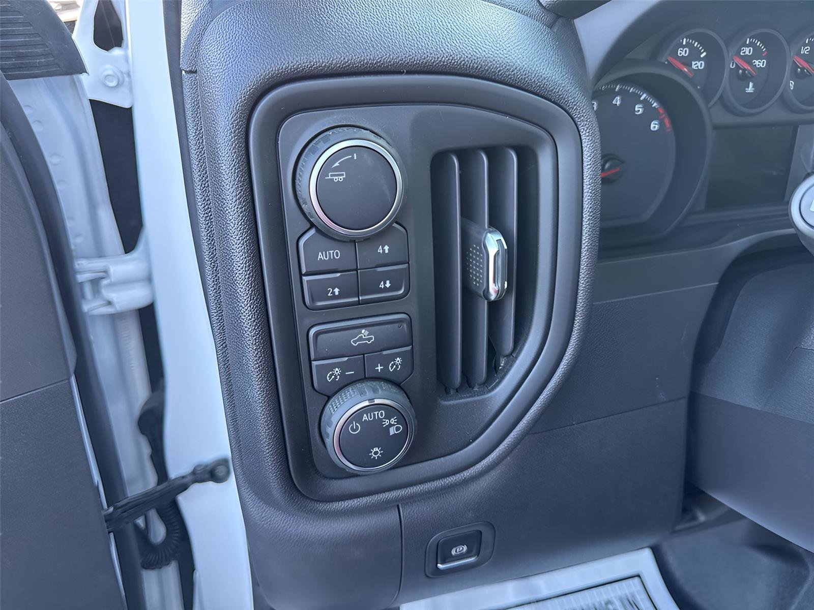 Used 2025 Chevrolet Silverado 1500 W/T w/ Trailering Package image 13