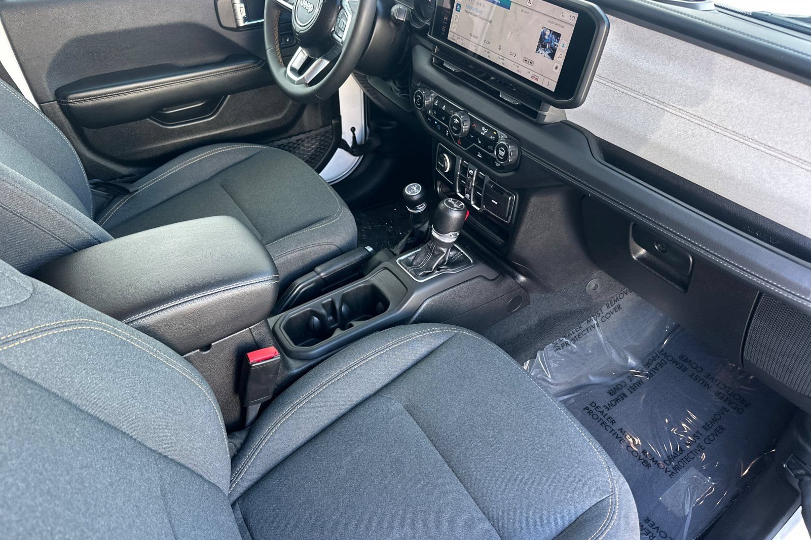 Used 2024 Jeep Wrangler Unlimited Sahara AWD/4WD image 18