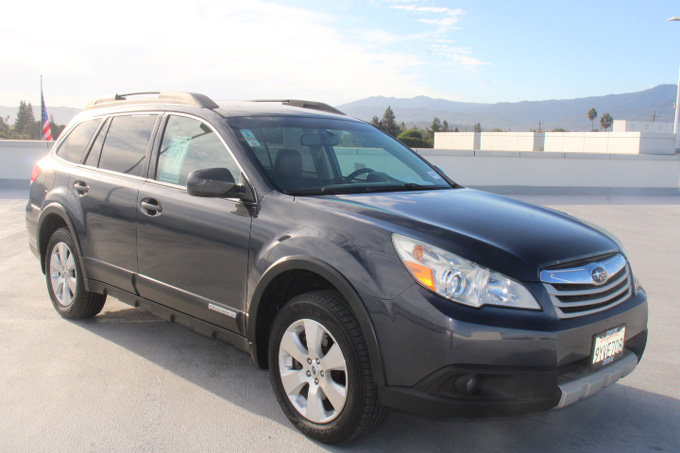 Used 2012 Subaru Outback 3.6R Limited w/ Moonroof Pkg AWD/4WD image 2