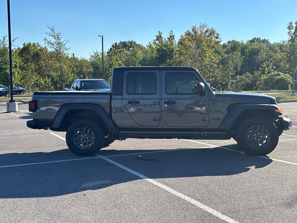 New 2026 Jeep Gladiator Sport w/ Dual Top Group AWD/4WD image 8