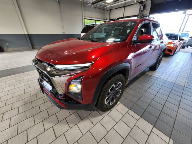 Used 2025 Chevrolet Equinox ACTIV w/ Convenience Package III AWD/4WD image 3