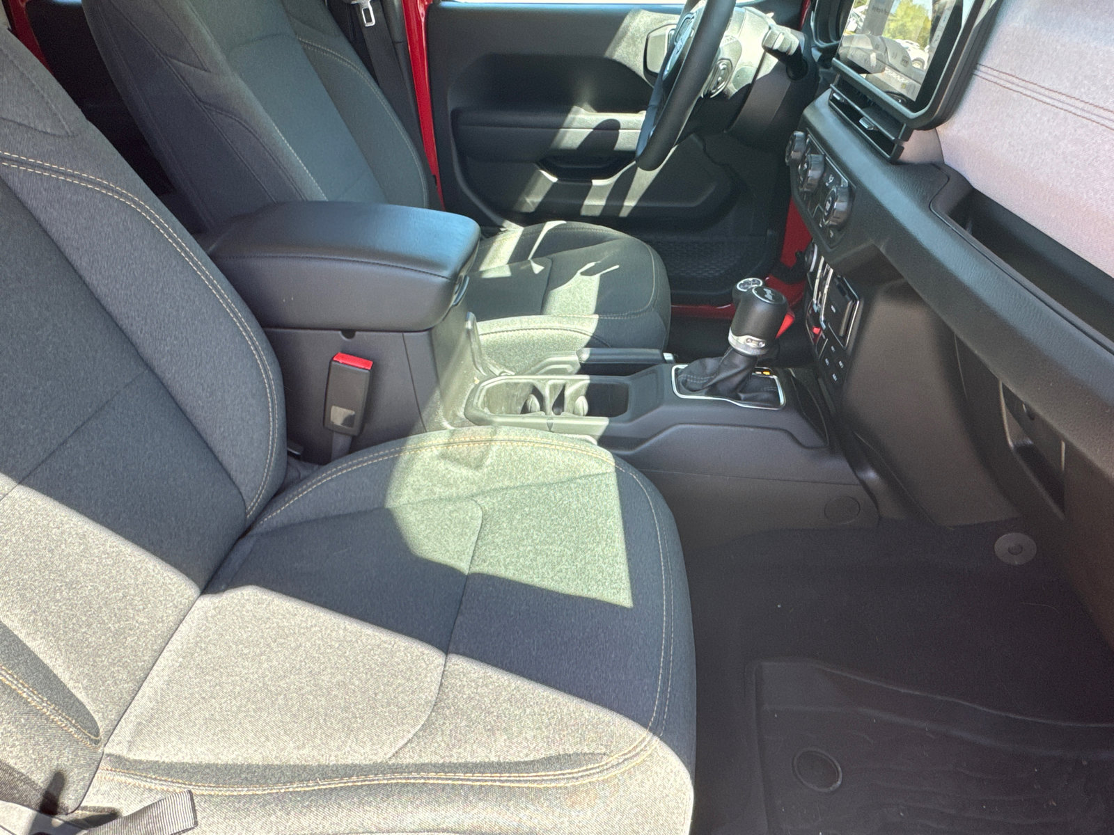 Used 2025 Jeep Wrangler Willys image 15