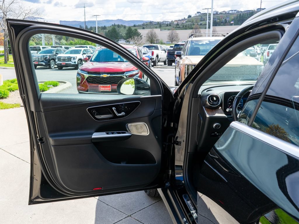 Used 2023 Mercedes-Benz GLC 300 4MATIC image 16