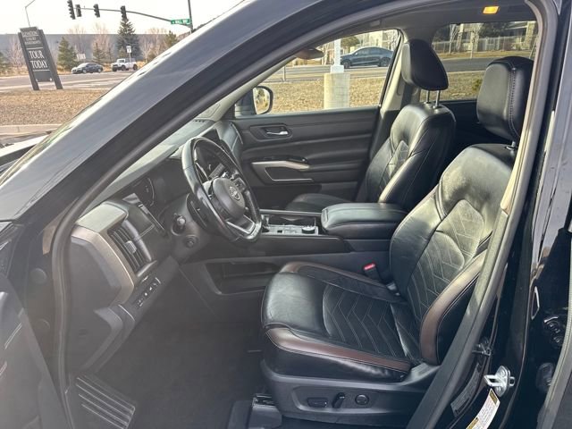 Used 2023 Nissan Pathfinder Platinum w/ Cargo Package image 23