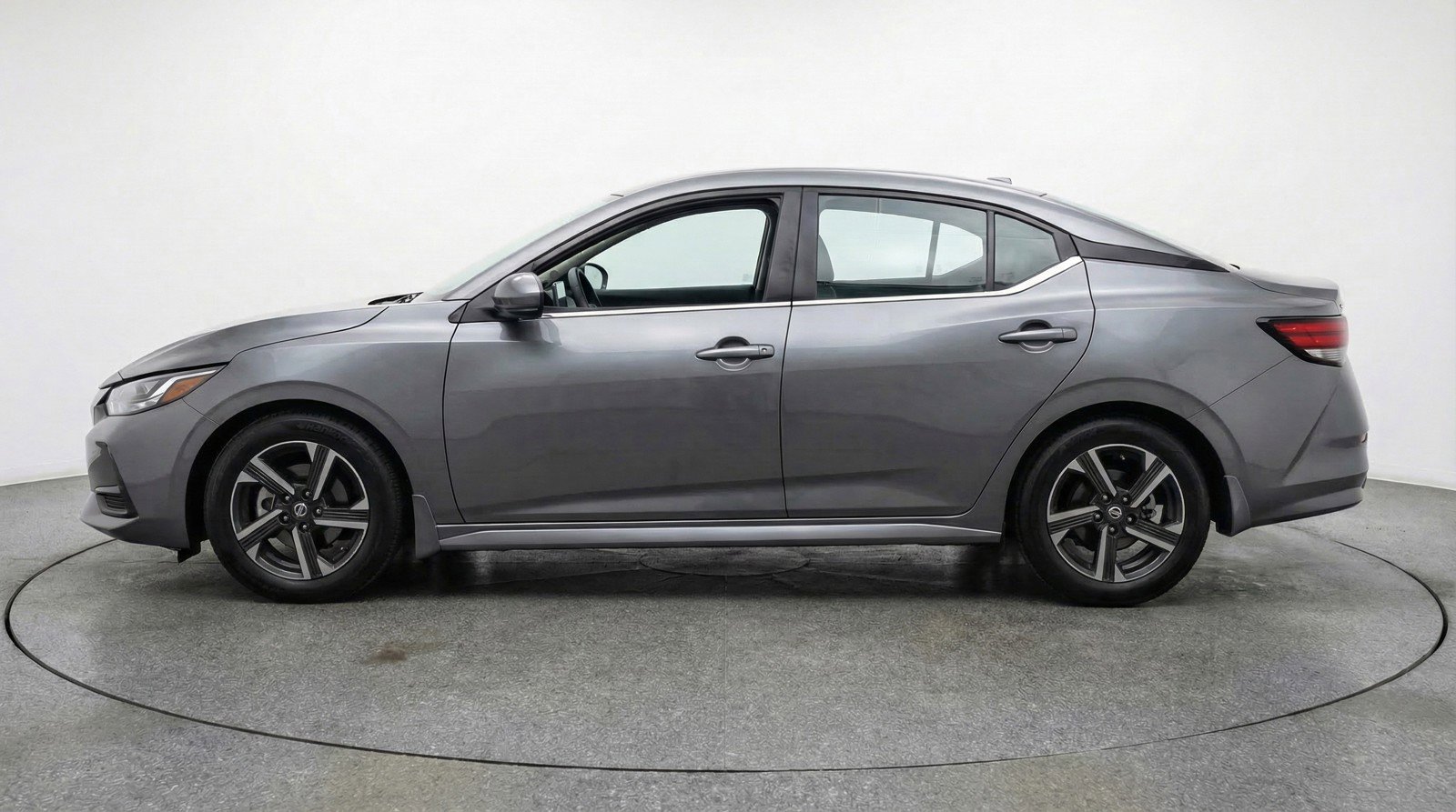 Used 2025 Nissan Sentra SV FWD image 5