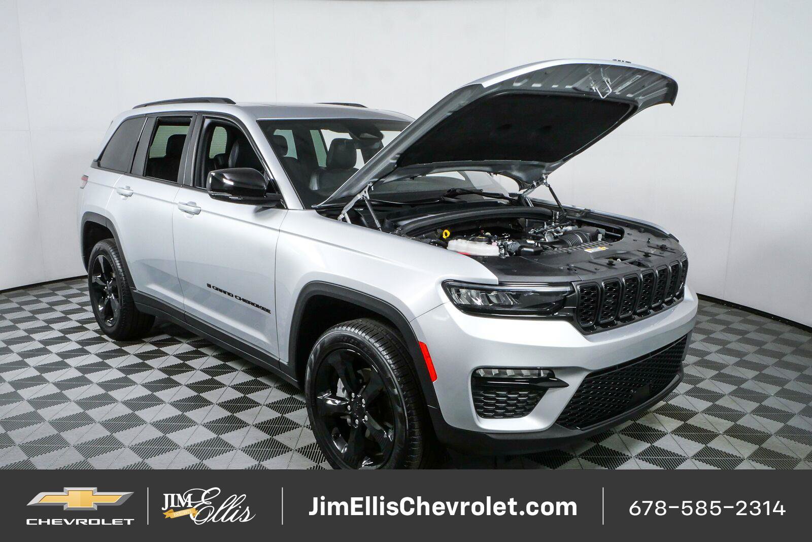 Used 2025 Jeep Grand Cherokee Limited w/ Black Appearance Package RWD image 35