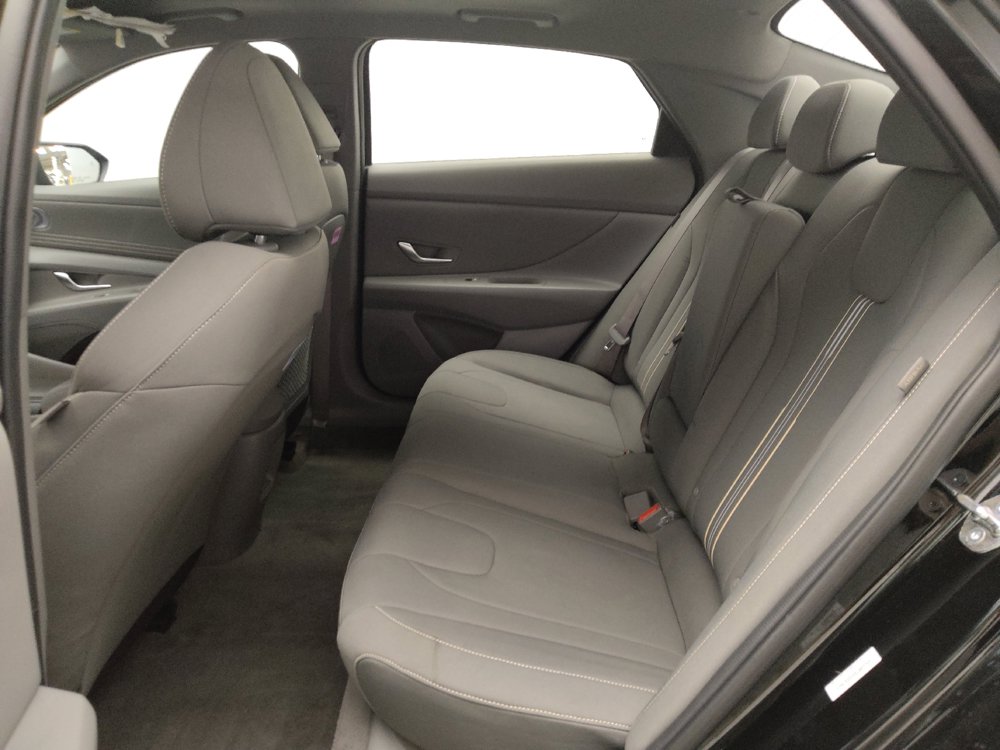 Used 2025 Hyundai Elantra SEL FWD image 18
