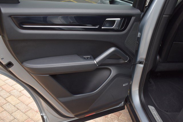 Used 2021 Porsche Cayenne AWD/4WD image 32
