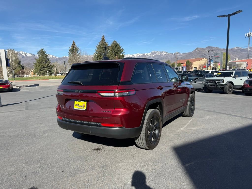 Used 2023 Jeep Grand Cherokee Limited w/ Black Appearance Package AWD/4WD image 4
