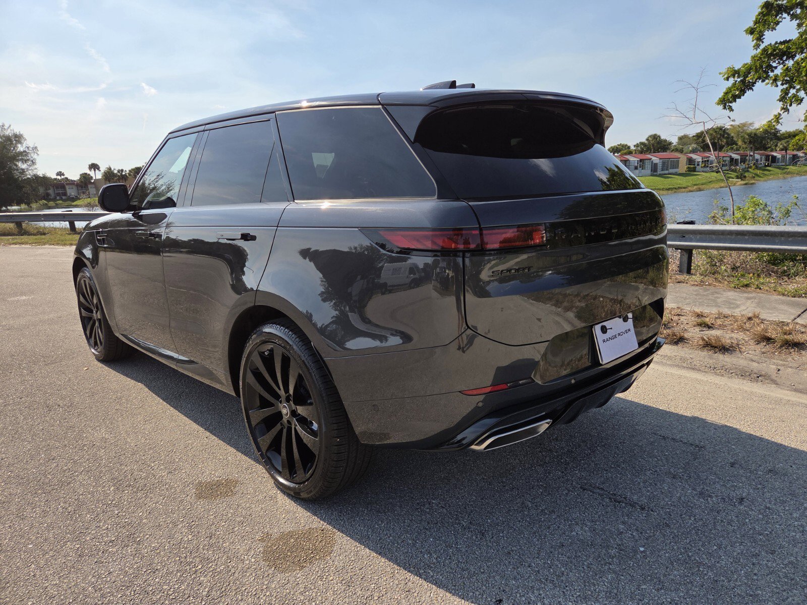 New 2025 Land Rover Range Rover Sport Dynamic SE image 2