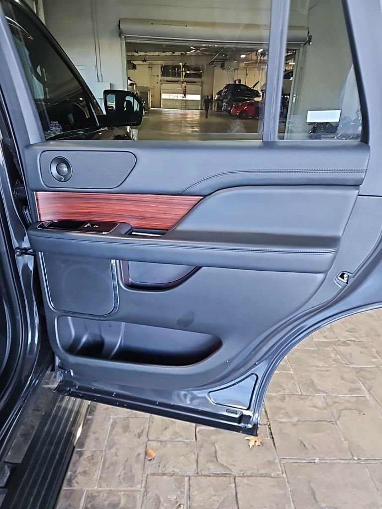 Used 2023 Lincoln Navigator Reserve AWD/4WD image 16