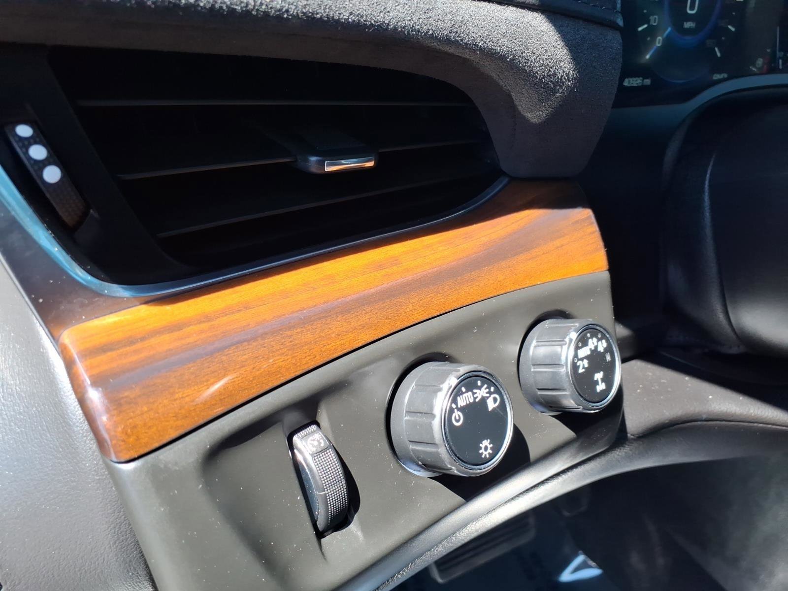 Used 2019 Cadillac Escalade Luxury AWD/4WD image 27