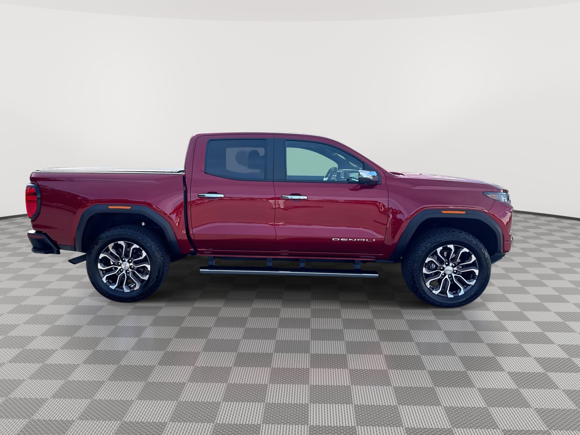 Used 2025 GMC Canyon Denali AWD/4WD image 9