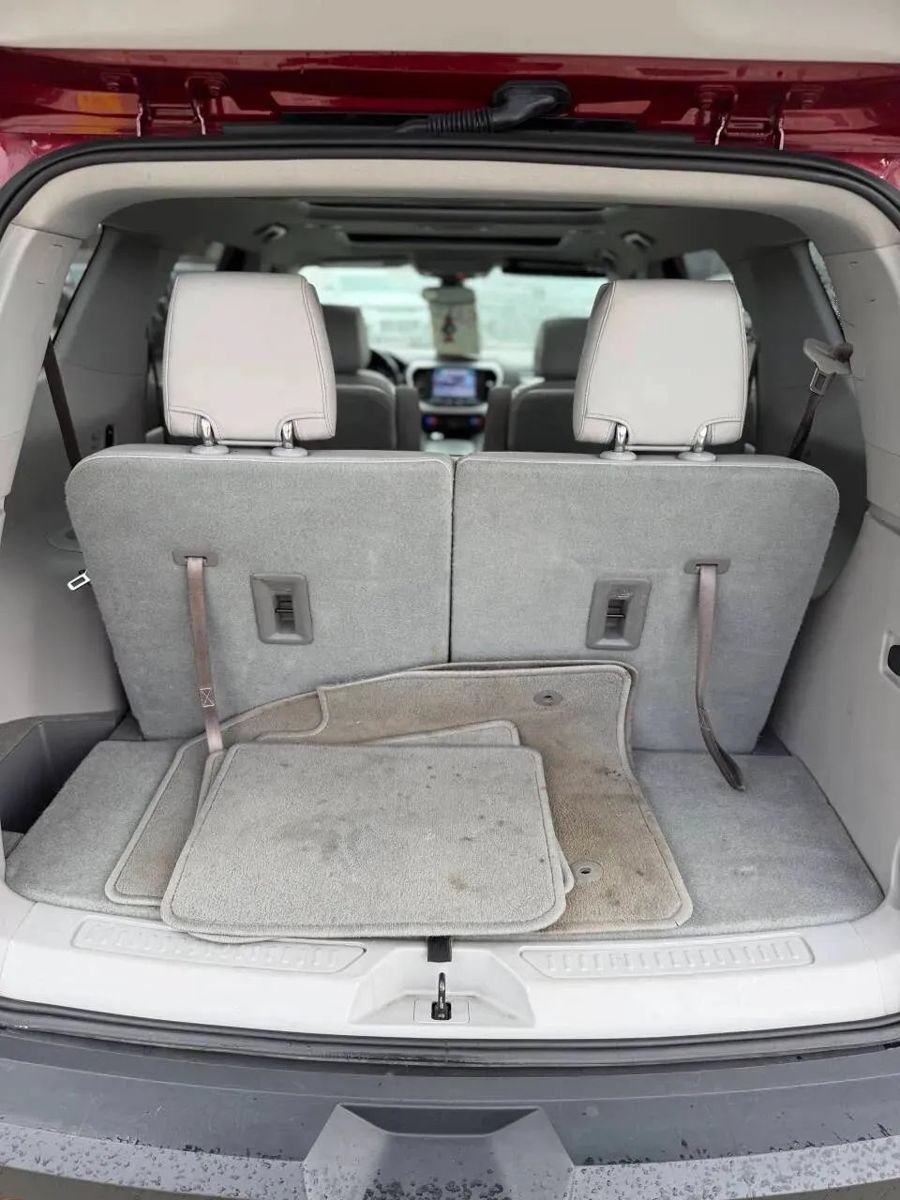 Used 2018 GMC Acadia SLT w/ LPO, Black Accent Package AWD/4WD image 22