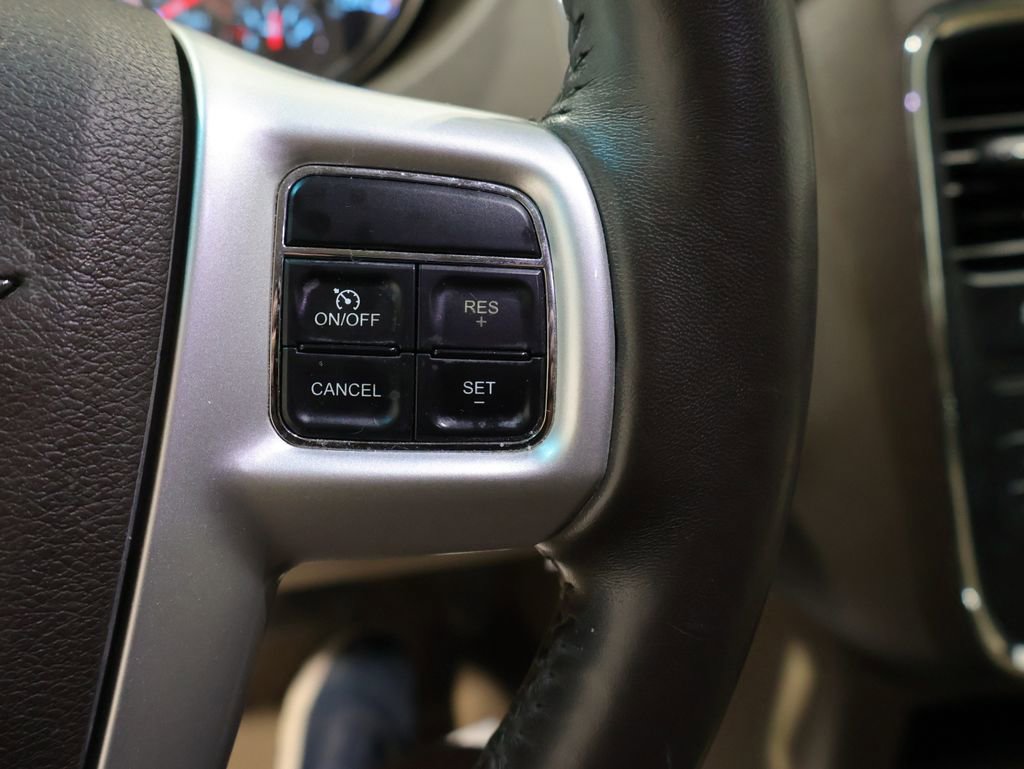 Used 2015 Chrysler Town & Country Touring w/ Driver Convenience Group FWD image 37
