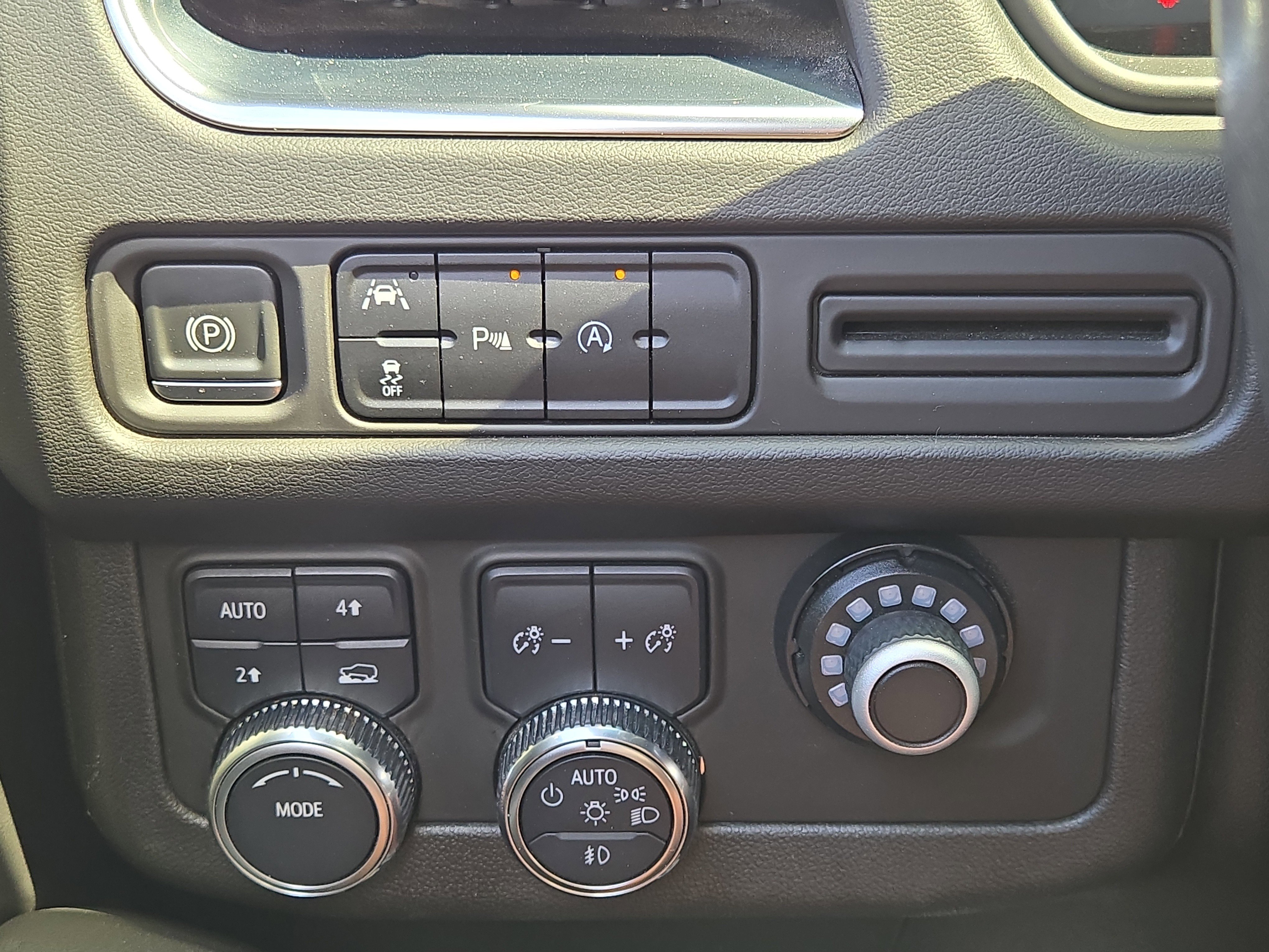 Used 2023 GMC Yukon SLT image 25