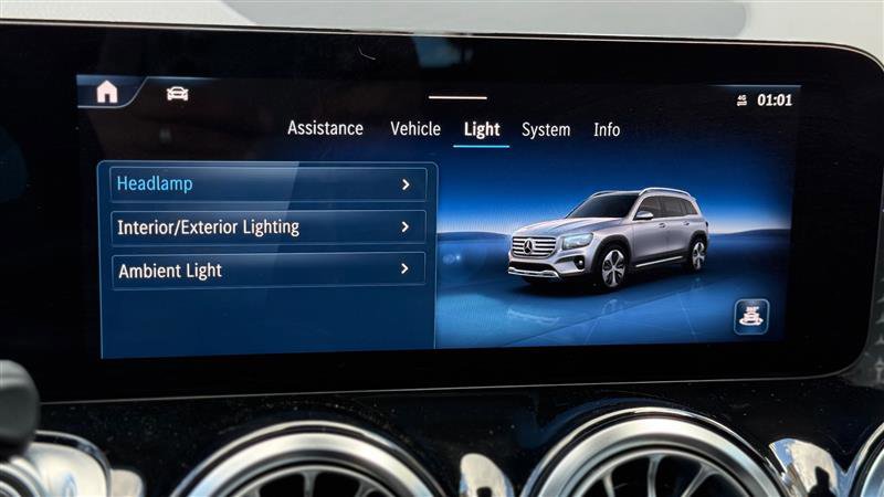 Used 2024 Mercedes-Benz GLB 250 4MATIC image 47