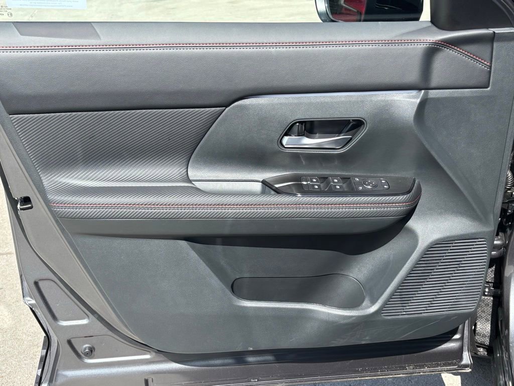 New 2026 Nissan Kicks SR FWD image 11