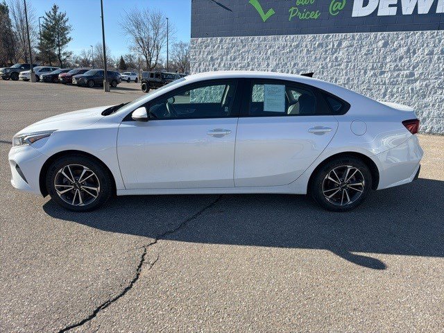 Used 2023 Kia Forte LXS image 2