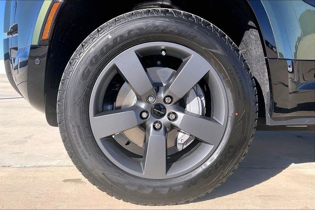 New 2026 Land Rover Defender 110 X-Dynamic SE image 15