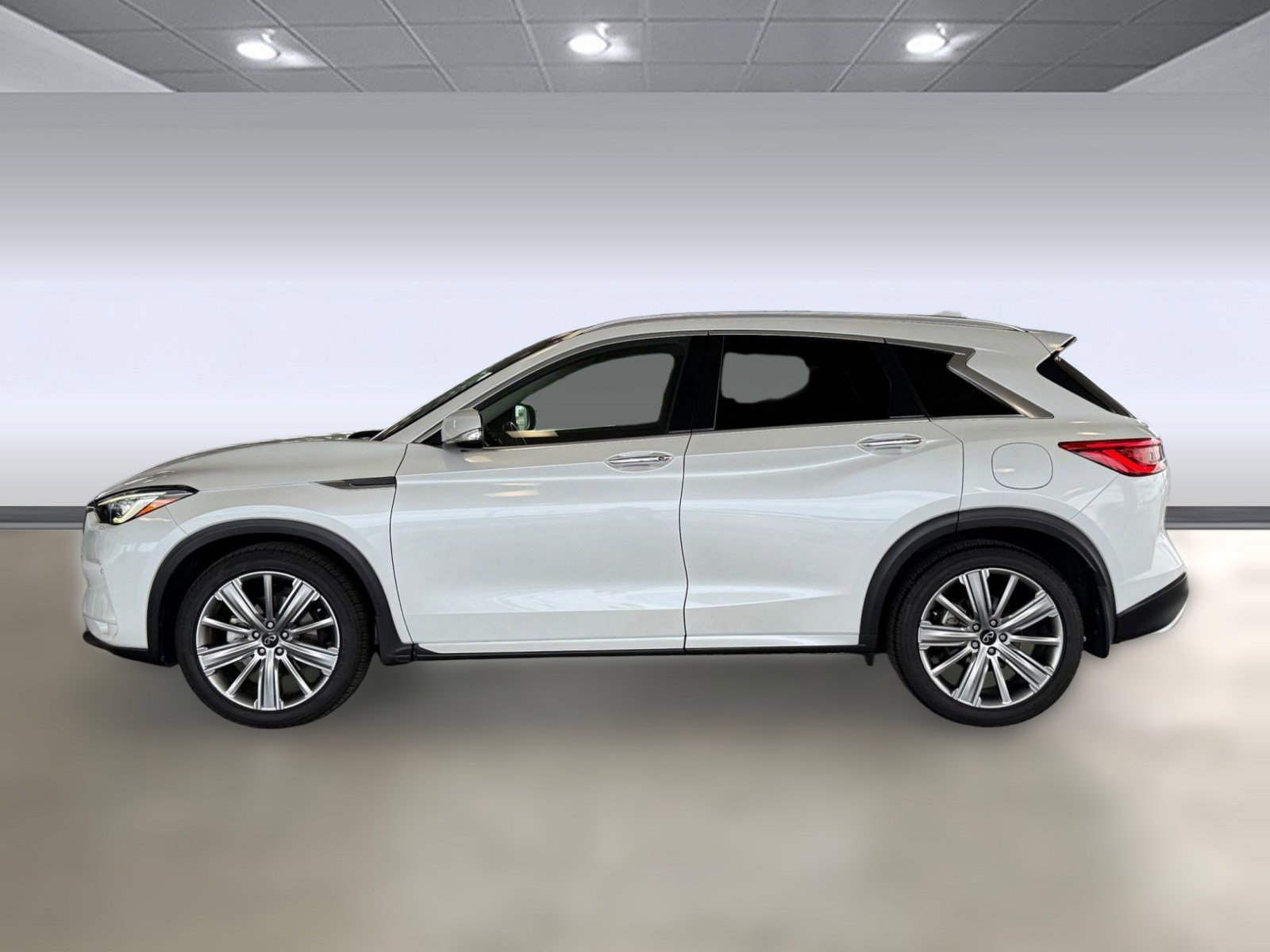 Used 2023 INFINITI QX50 Sensory AWD/4WD image 2