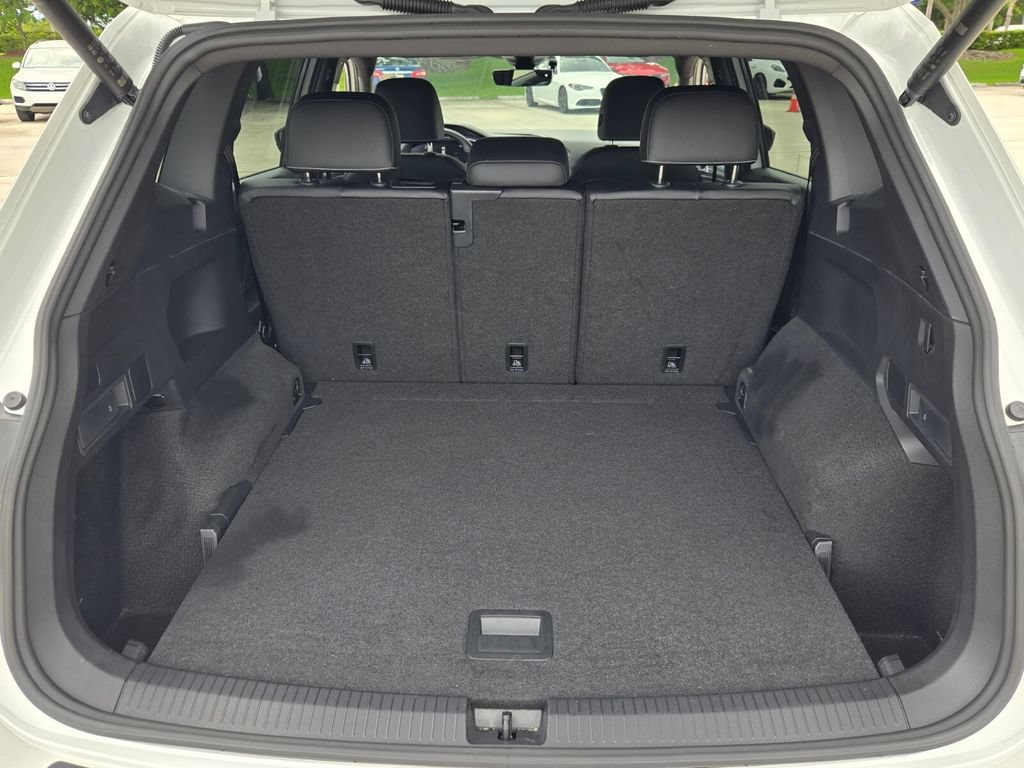 Certified 2024 Volkswagen Tiguan SE R-Line AWD/4WD image 15